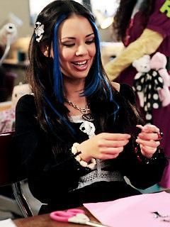 :nebun: 
janel parrish adevarata jade